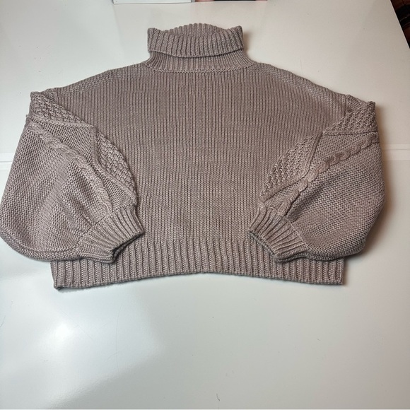 JustFab Gray Cowl Turtleneck Sweater with Ribbed Knit Texture - Picture 1 of 7
